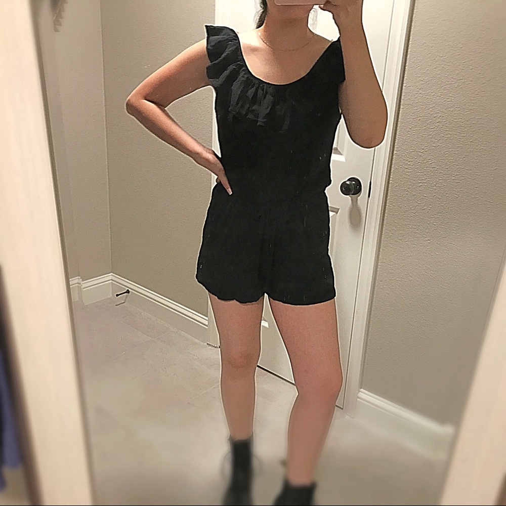 ✨Black Ruffled Shoulder Romper Drawstring shorts